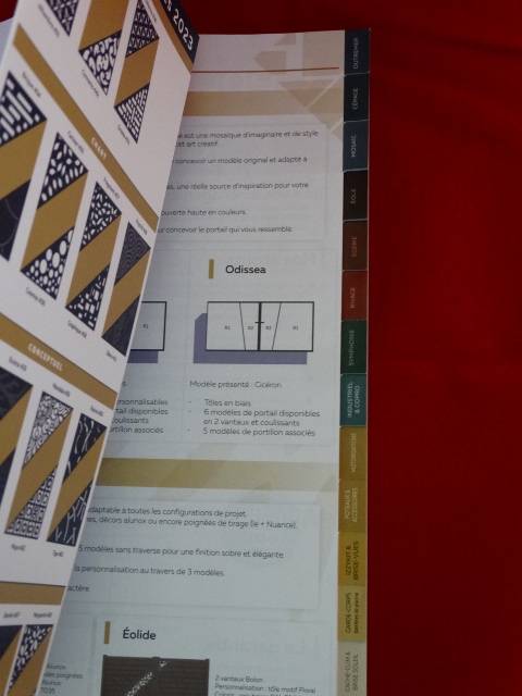 Catalogue avec découpes d'Onglets répertoire